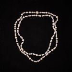 541246 Pearl necklace